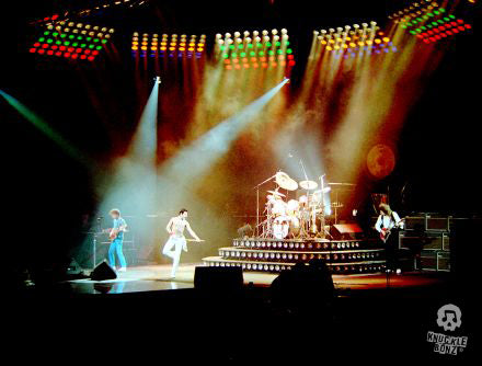QUEEN Concert Light Rigging - "A Living Bewathing Entity"